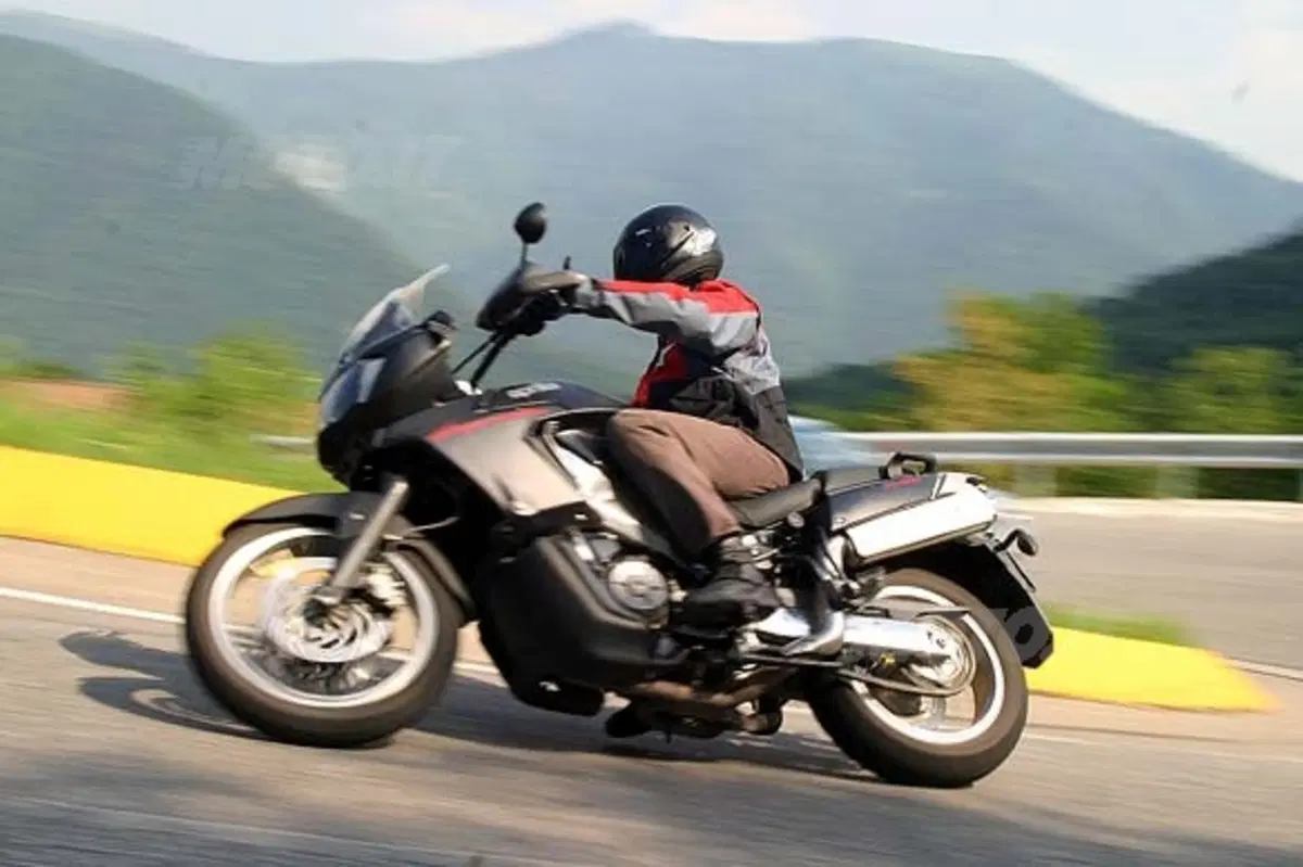 APRILIA ETV 1000 Caponord ABS (2)