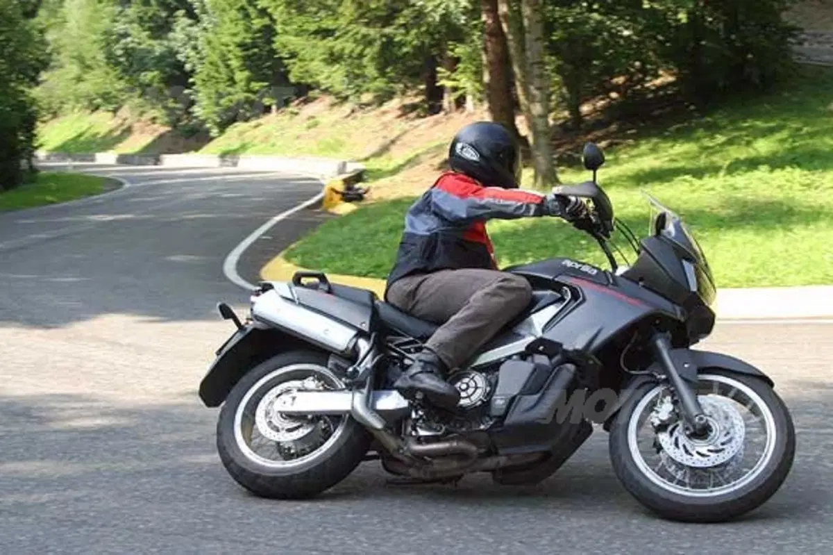 APRILIA ETV 1000 Caponord ABS (6)