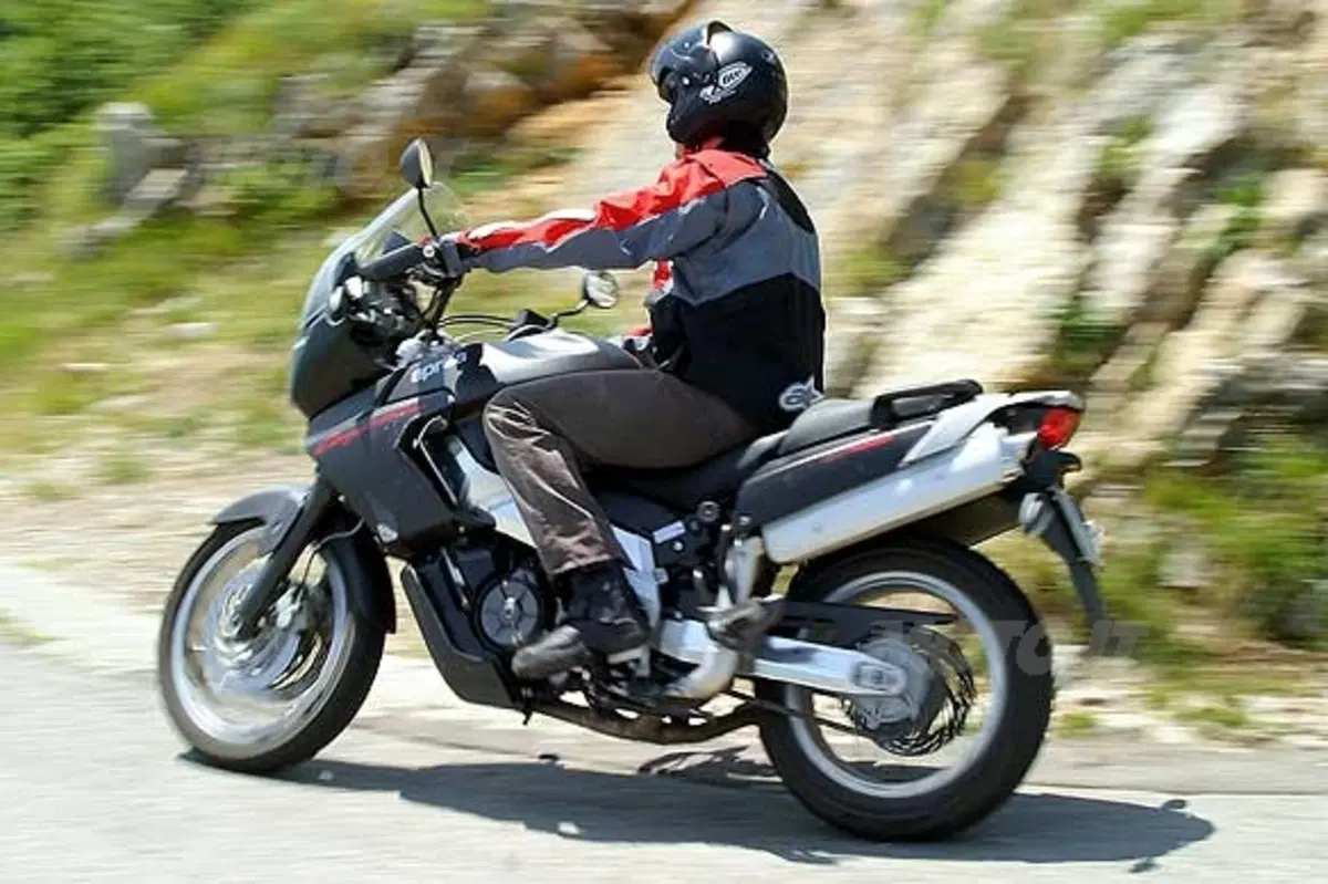 APRILIA ETV 1000 Caponord ABS (8)