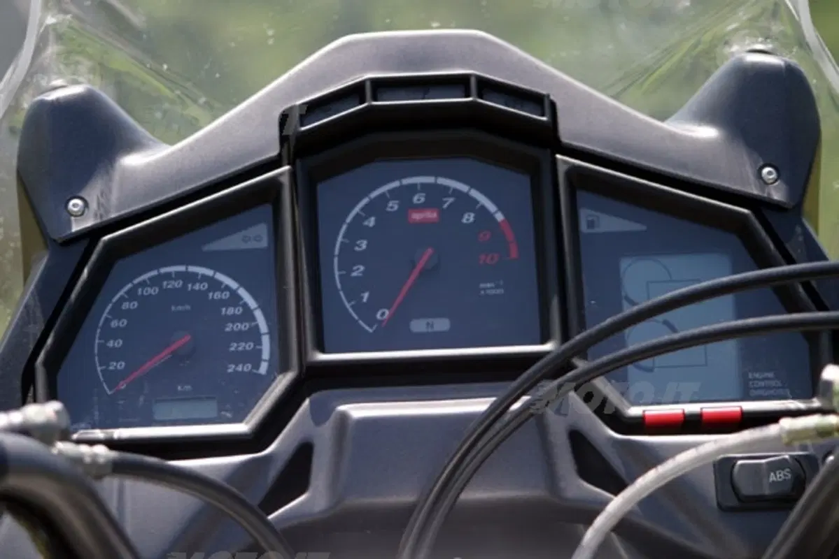 APRILIA ETV 1000 Caponord ABS (10)