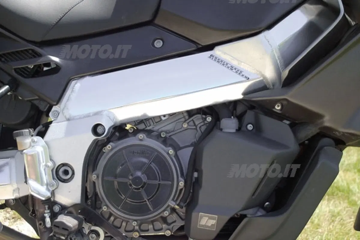 APRILIA ETV 1000 Caponord ABS (13)