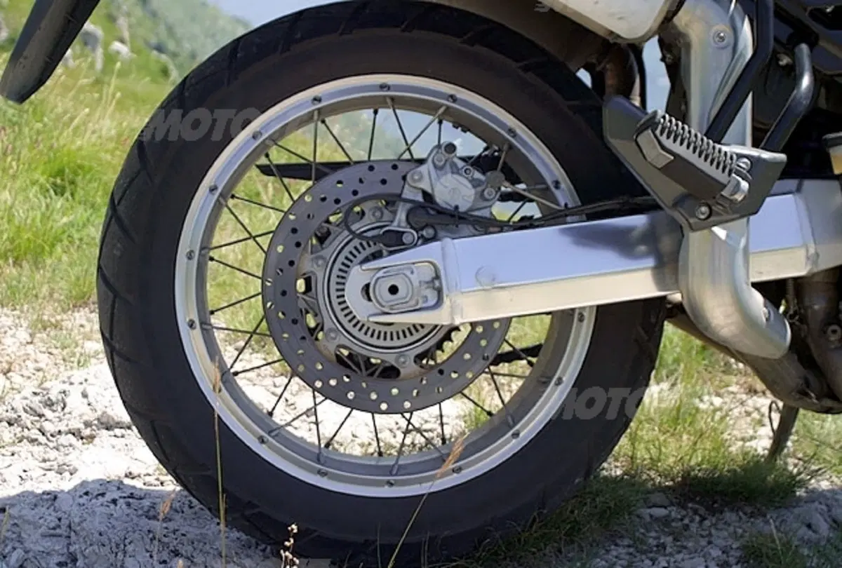 APRILIA ETV 1000 Caponord ABS (14)