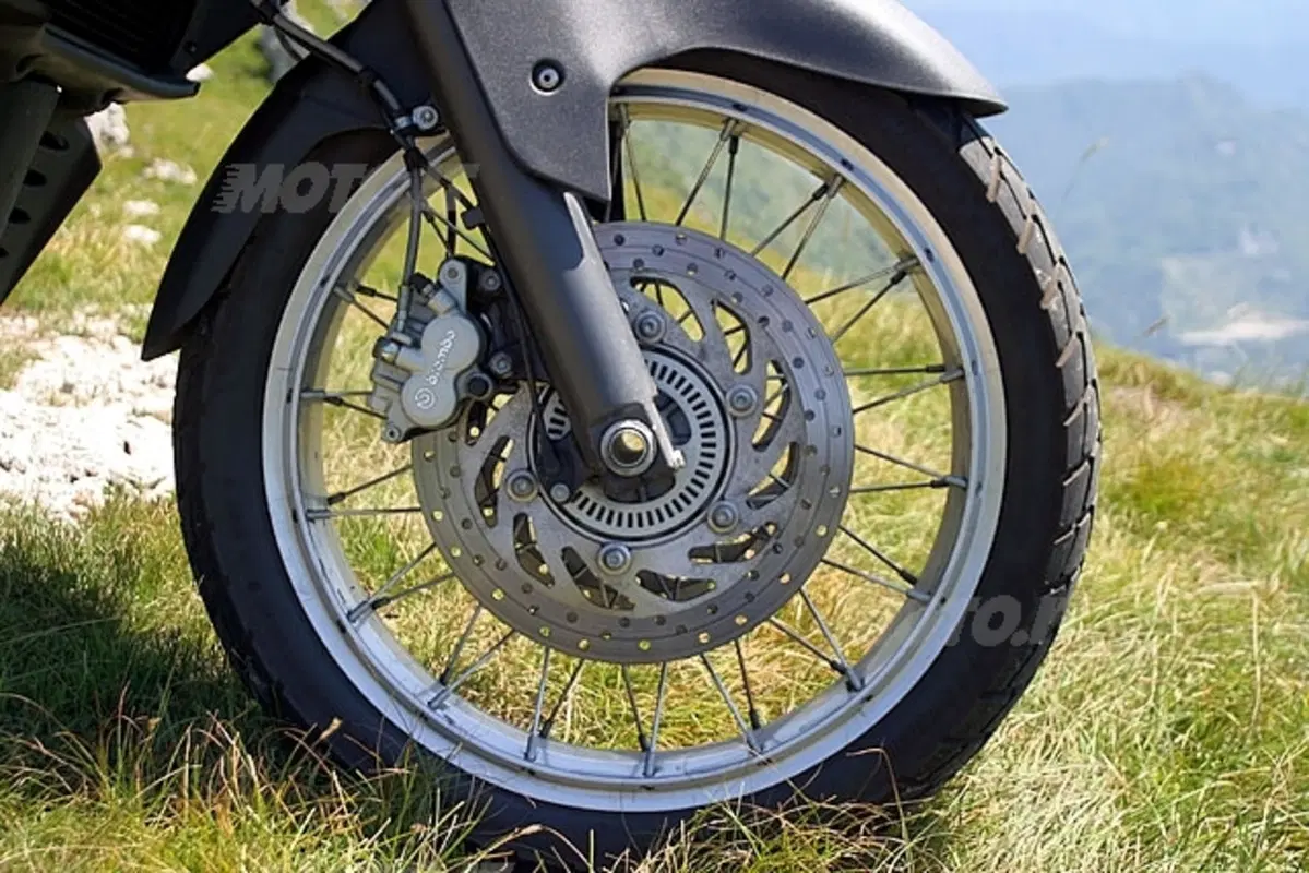 APRILIA ETV 1000 Caponord ABS (15)