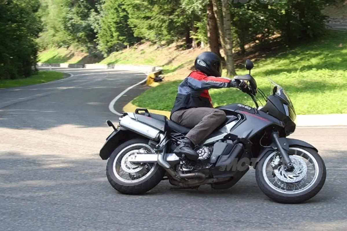 APRILIA ETV 1000 Caponord ABS (20)