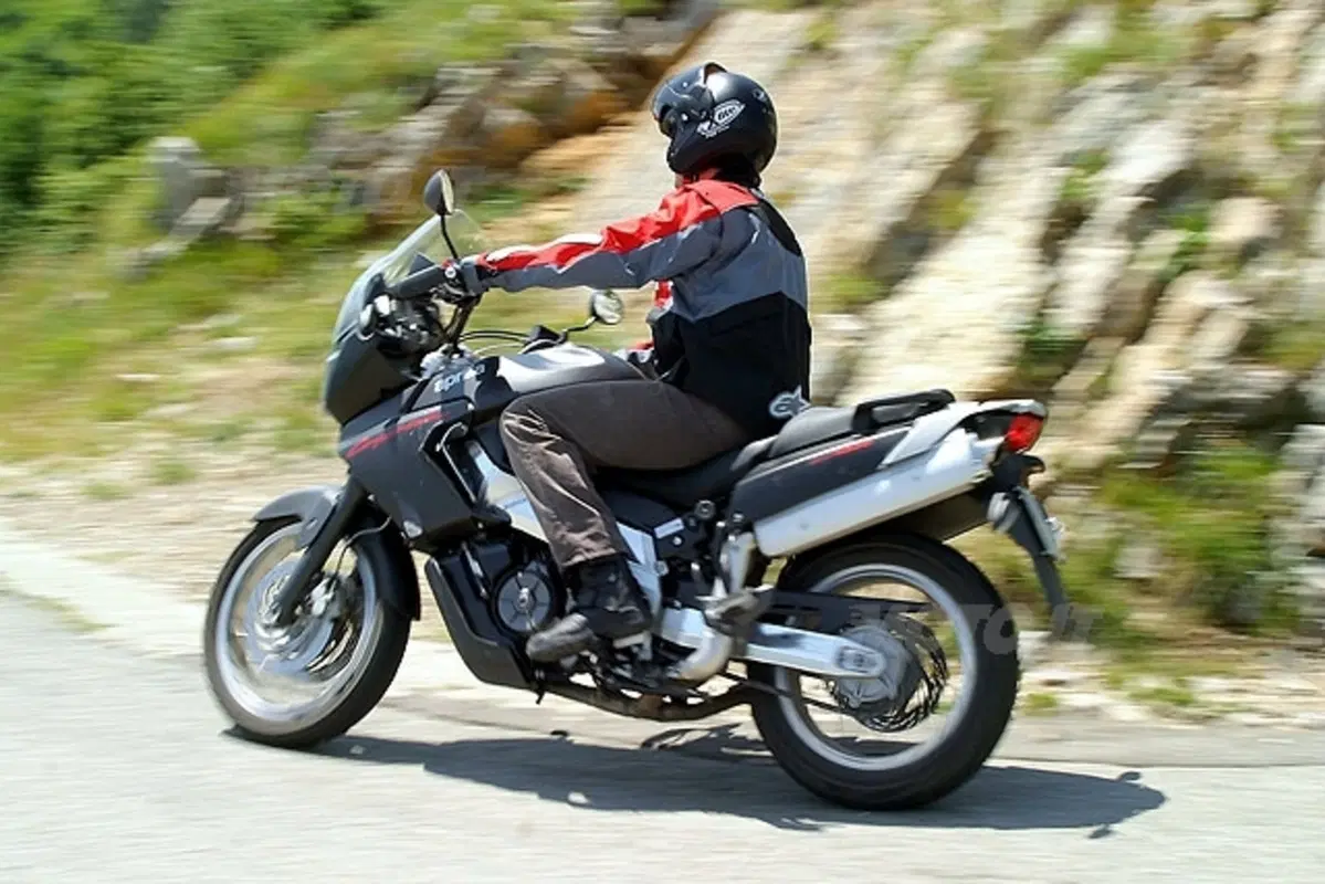 APRILIA ETV 1000 Caponord ABS (27)