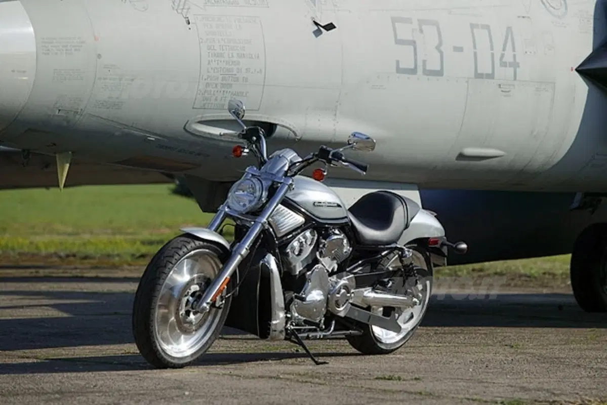HARLEY-DAVIDSON 1130 V-Rod (3)