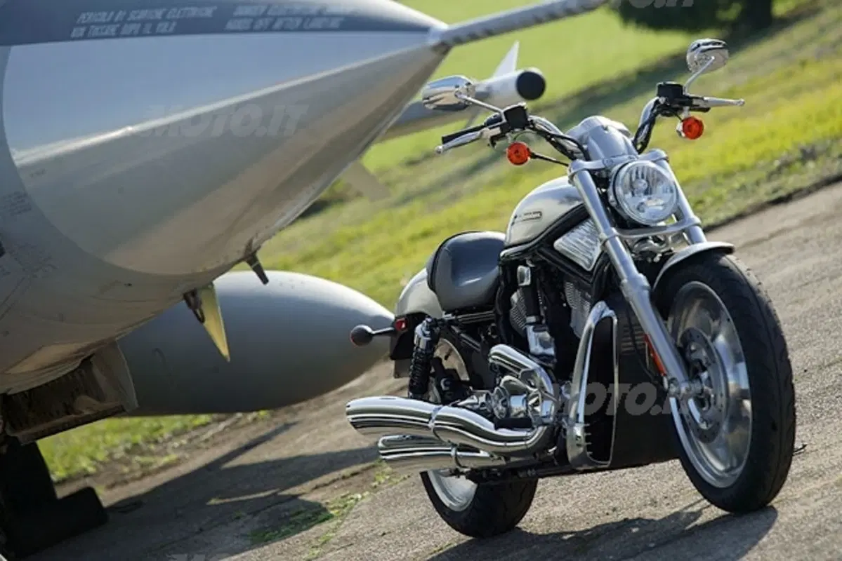 HARLEY-DAVIDSON 1130 V-Rod (7)