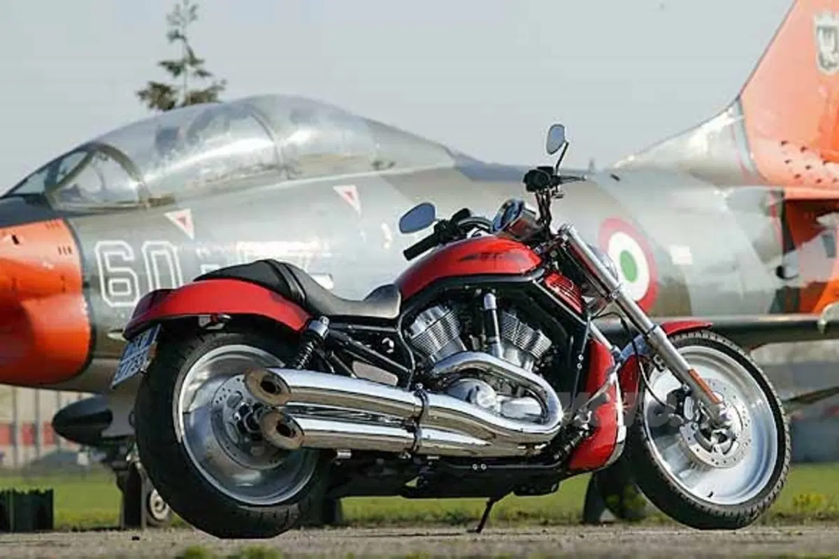 HARLEY-DAVIDSON 1130 V-Rod (8)