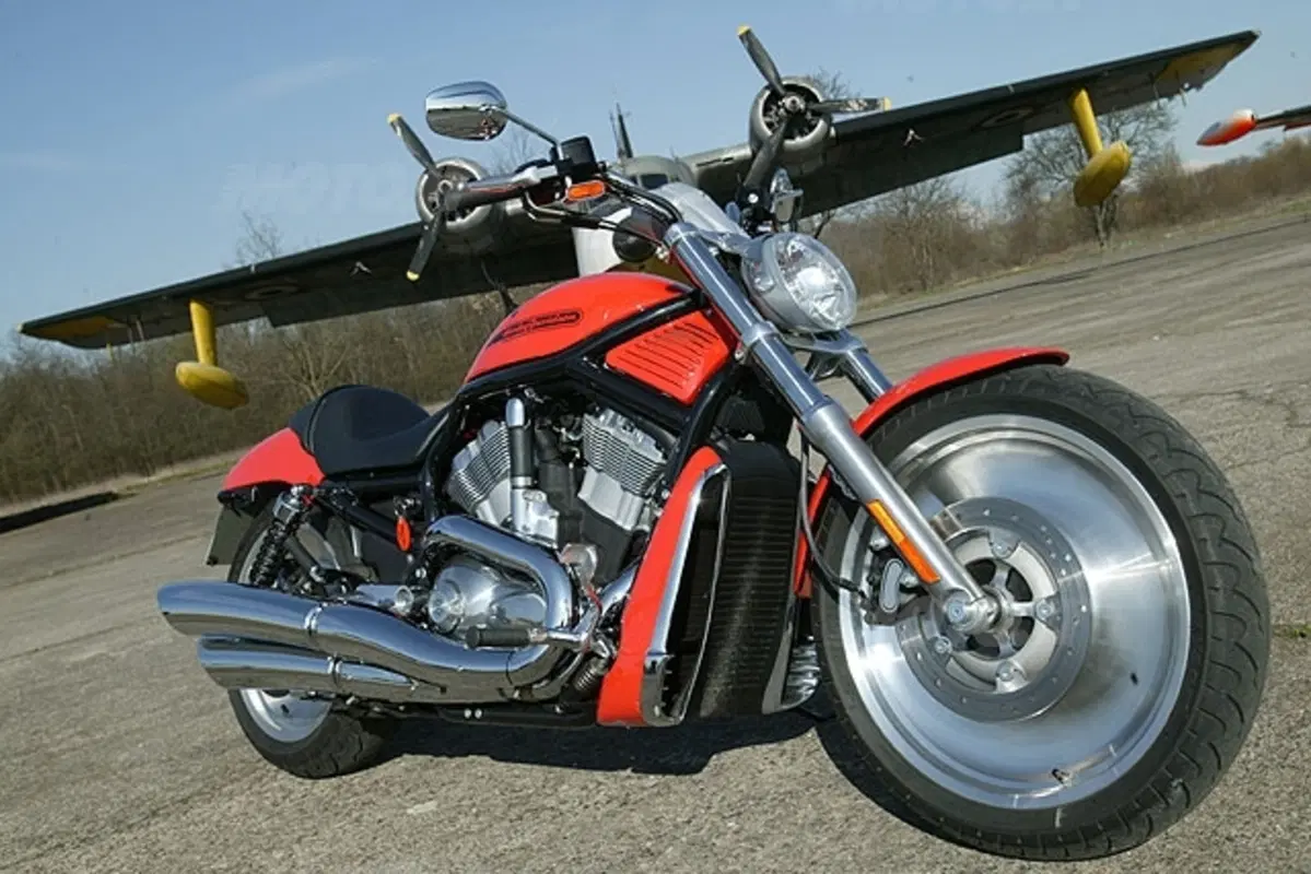 HARLEY-DAVIDSON 1130 V-Rod (10)