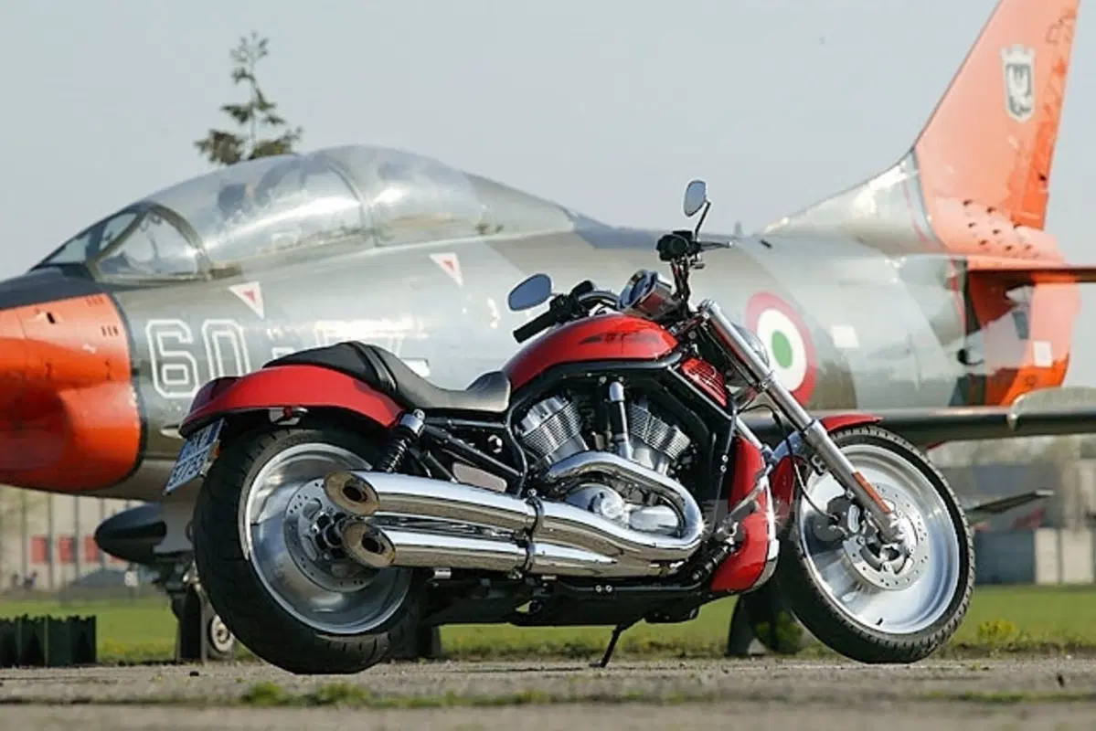 HARLEY-DAVIDSON 1130 V-Rod (11)