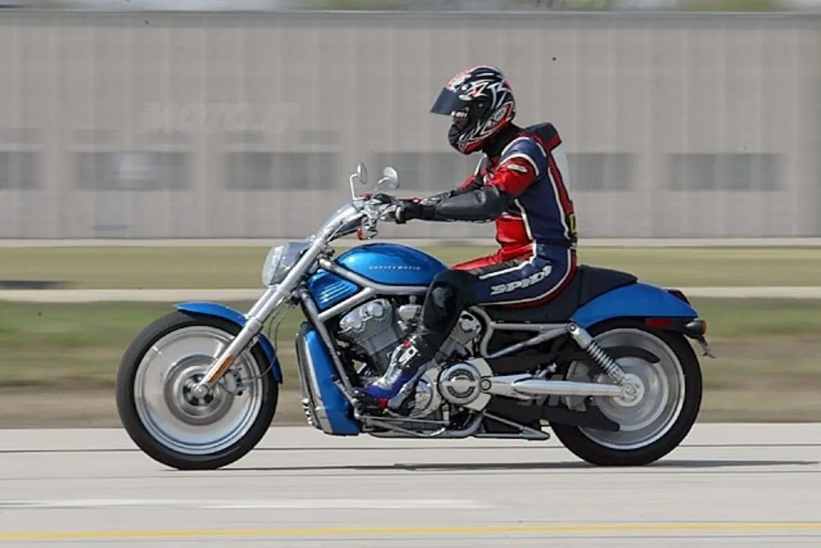 HARLEY-DAVIDSON 1130 V-Rod (23)