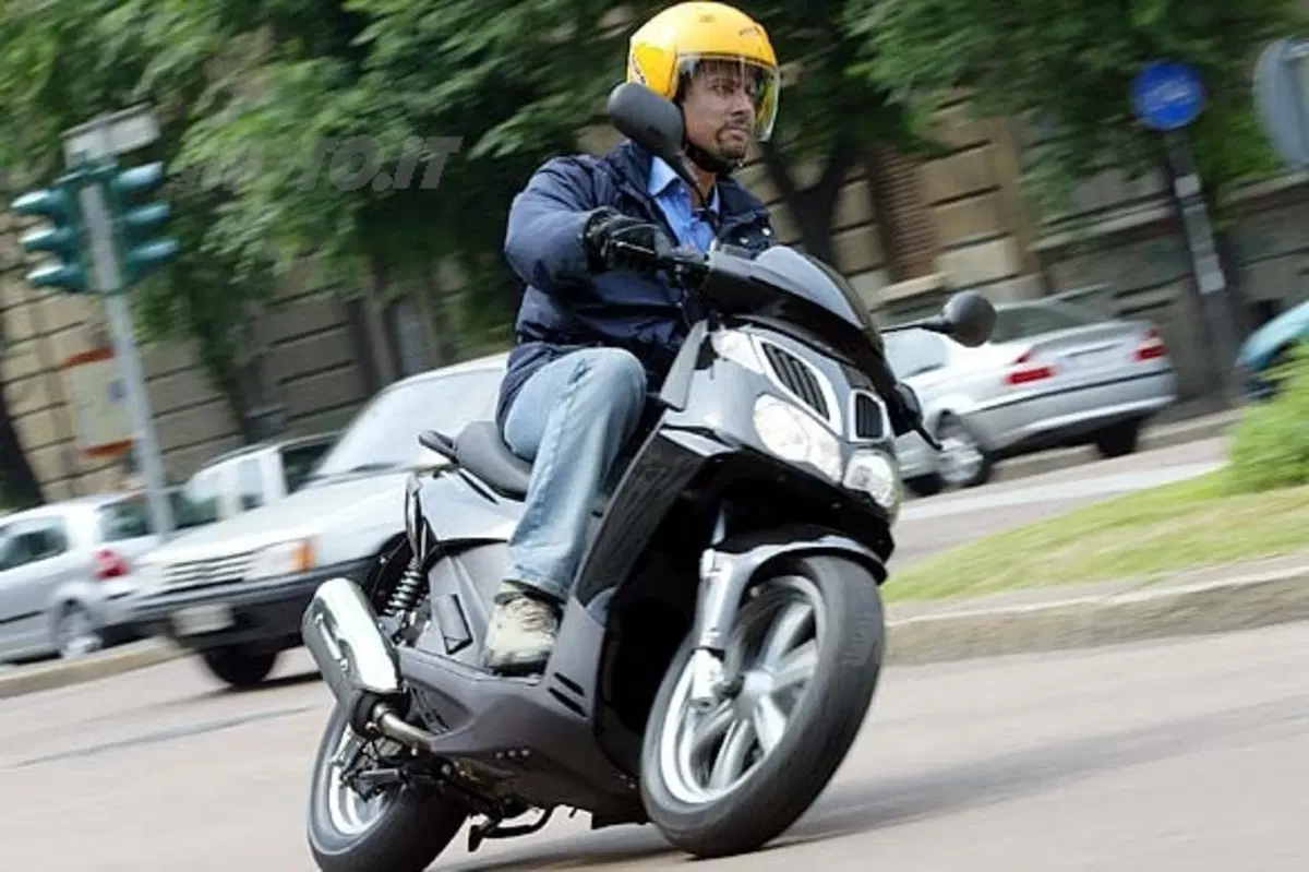 APRILIA Sportcity 125 / 200 (2)