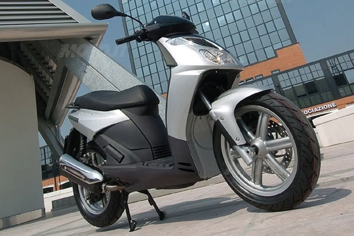 APRILIA Sportcity 125 / 200 (3)