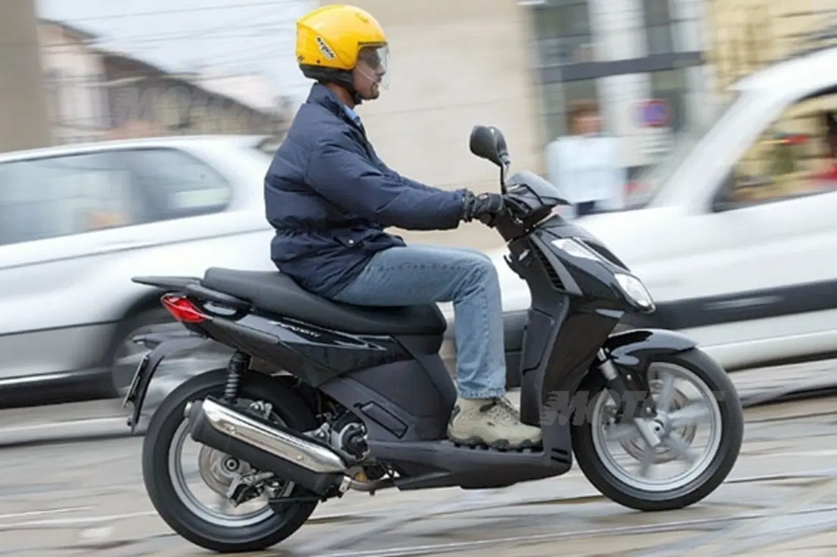 APRILIA Sportcity 125 / 200 (4)