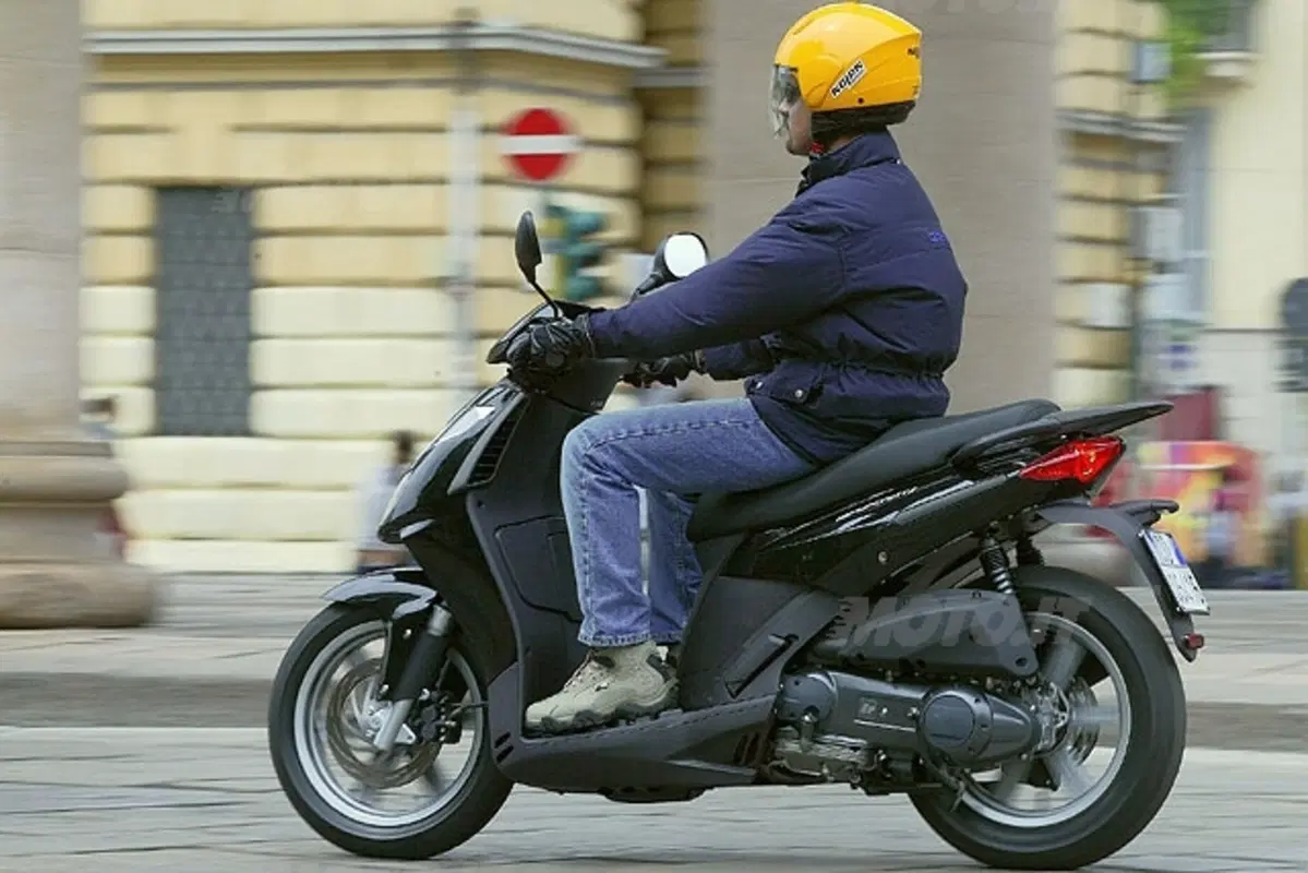 APRILIA Sportcity 125 / 200 (14)
