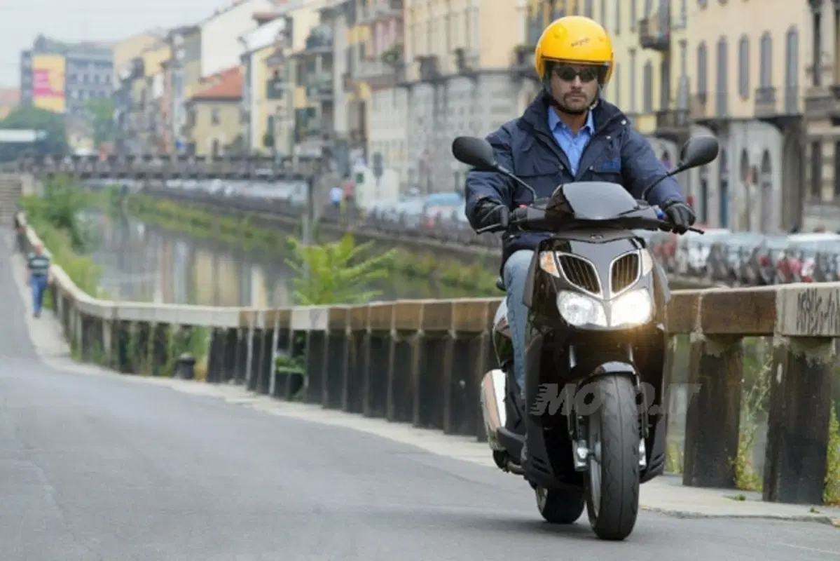 APRILIA Sportcity 125 / 200 (15)