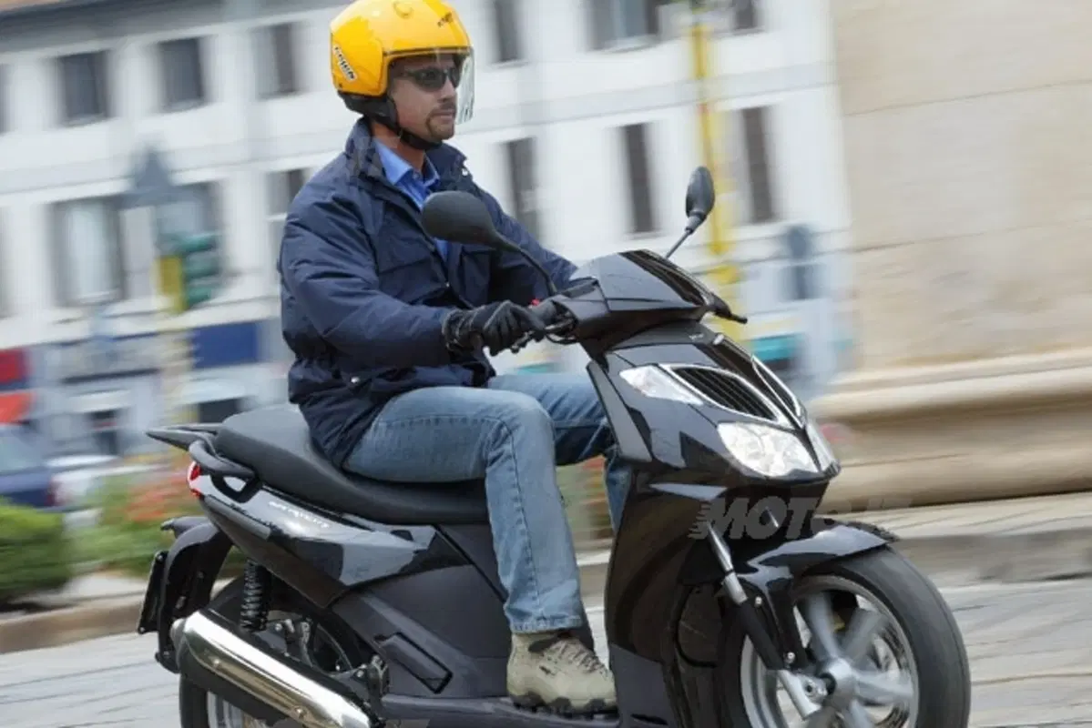 APRILIA Sportcity 125 / 200 (16)