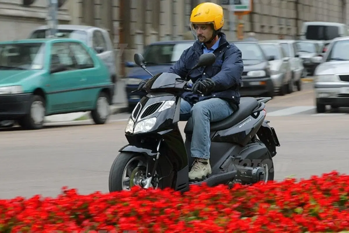 APRILIA Sportcity 125 / 200 (17)