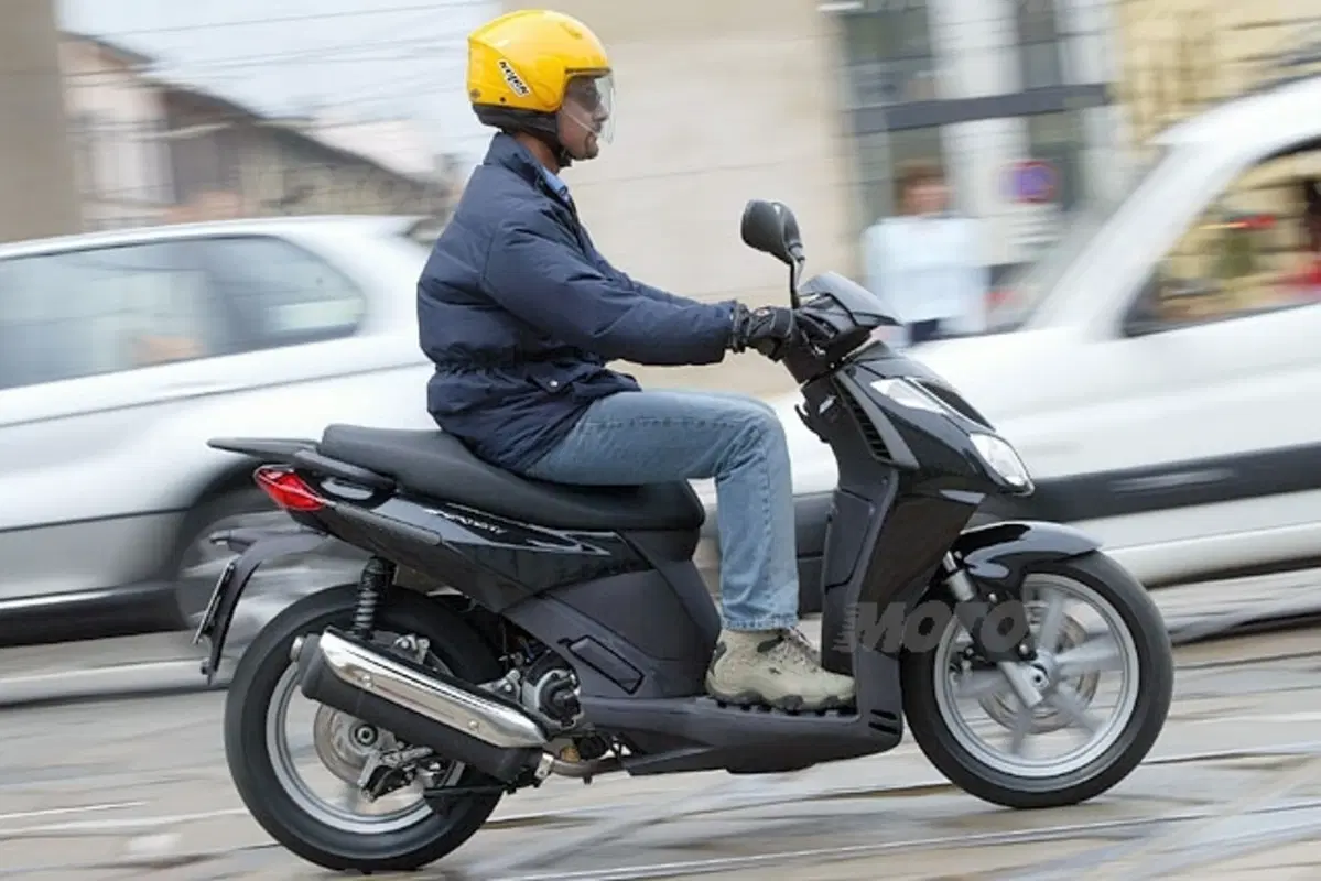 APRILIA Sportcity 125 / 200 (19)