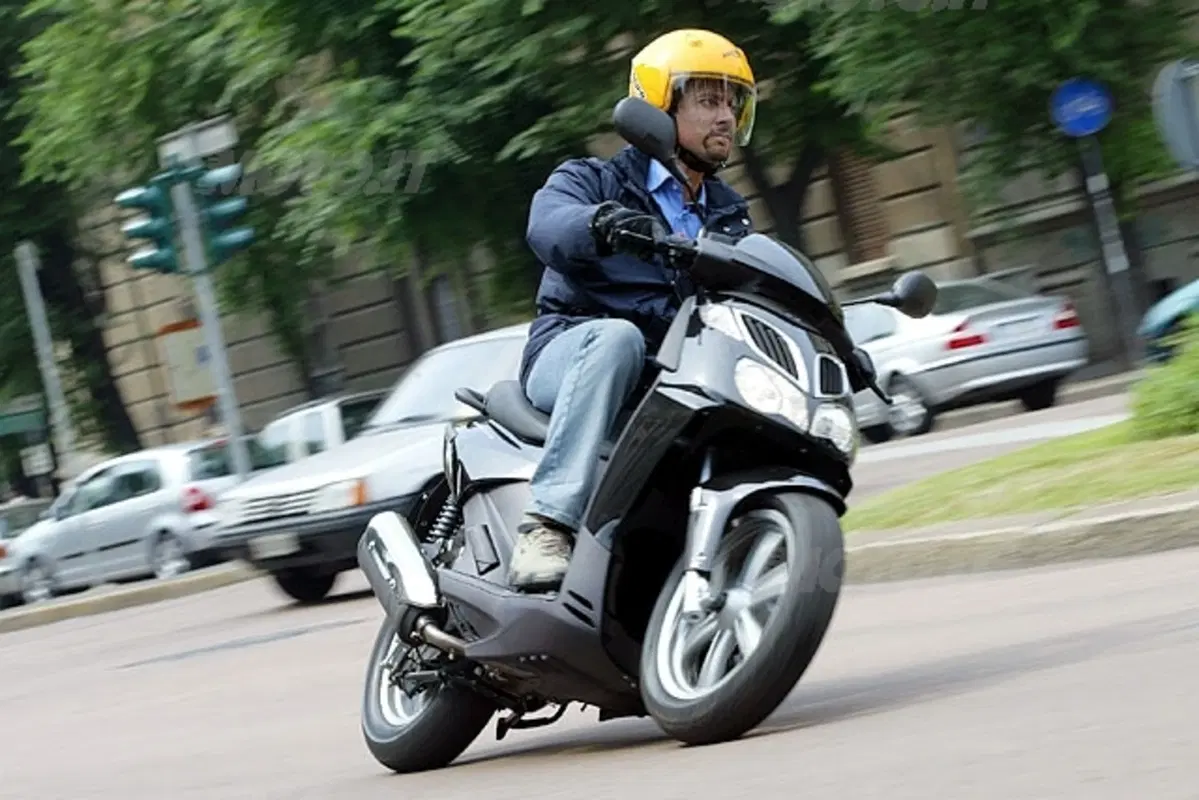 APRILIA Sportcity 125 / 200 (21)
