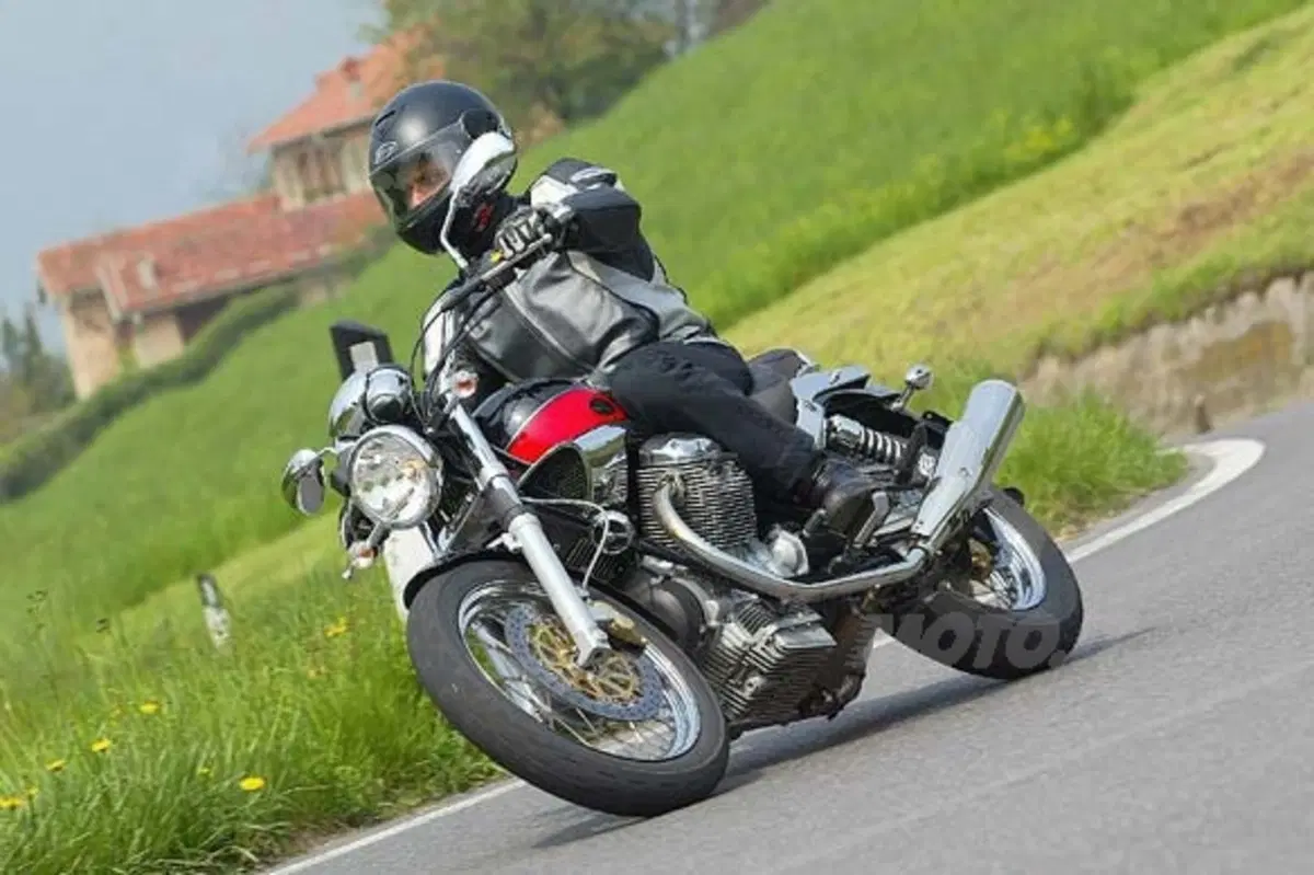 MOTO GUZZI Nevada Classic 750 i.e. (2)