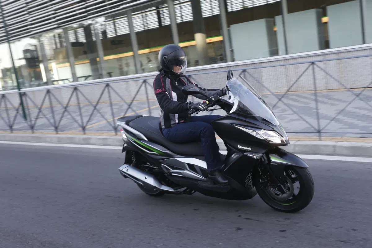 Kawasaki J125 (4)
