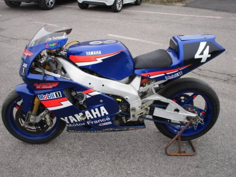 Yamaha YZF 750 SP (4)
