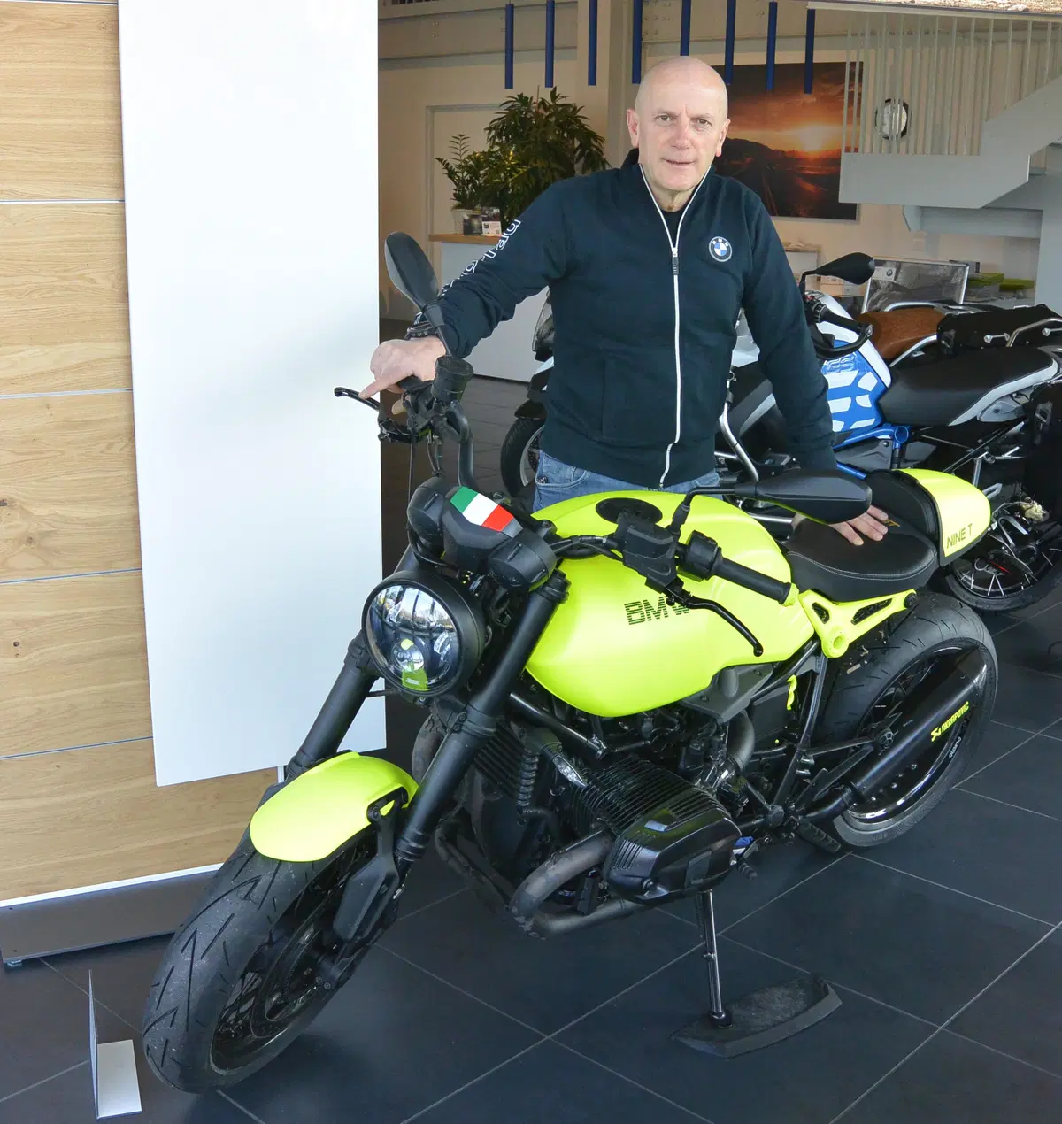 BMW R nineT, da Misani Motorrad una special fluo (2)