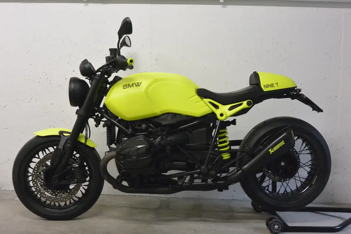 BMW R nineT, da Misani Motorrad una special fluo (5)