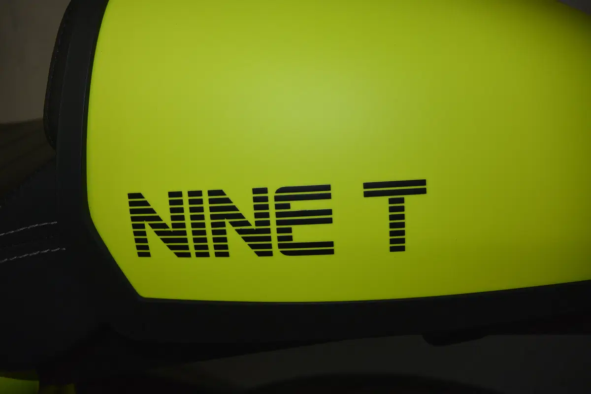 BMW R nineT, da Misani Motorrad una special fluo (7)