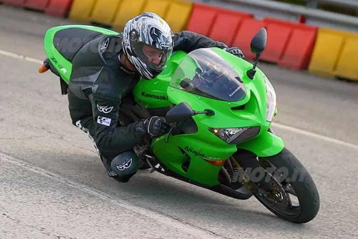 KAWASAKI Ninja 636 ZX-6R (2)