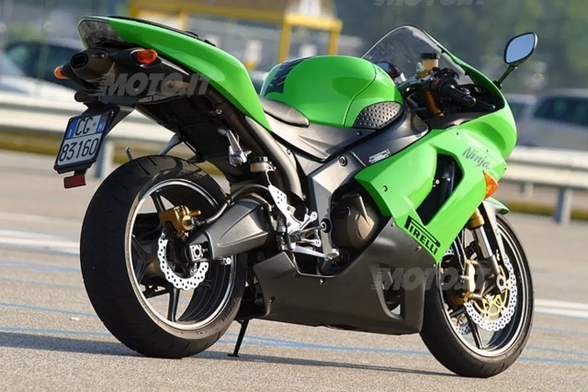 KAWASAKI Ninja 636 ZX-6R (3)
