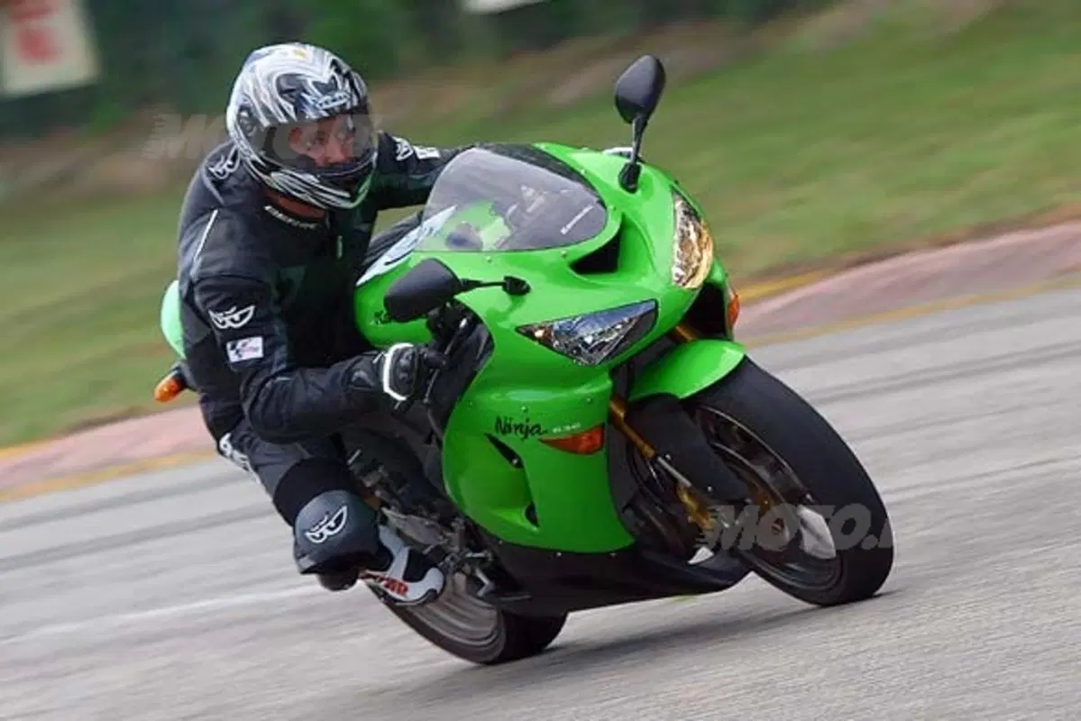 KAWASAKI Ninja 636 ZX-6R (4)