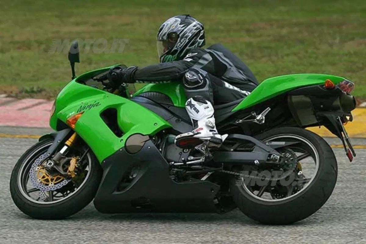 KAWASAKI Ninja 636 ZX-6R (6)
