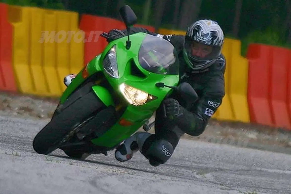 KAWASAKI Ninja 636 ZX-6R (8)