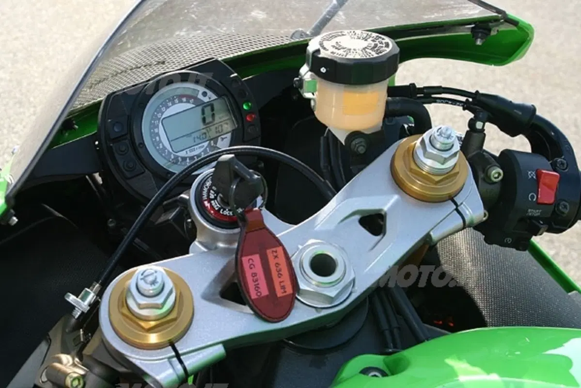 KAWASAKI Ninja 636 ZX-6R (9)