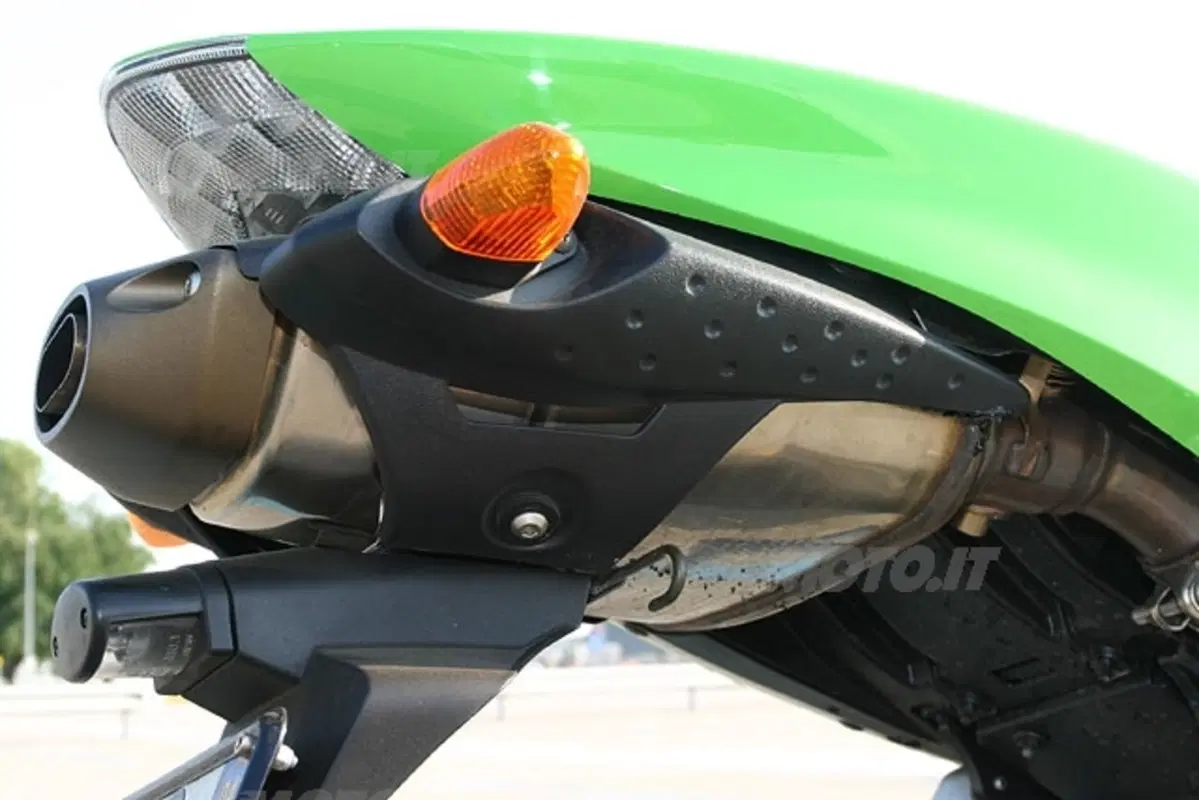 KAWASAKI Ninja 636 ZX-6R (10)