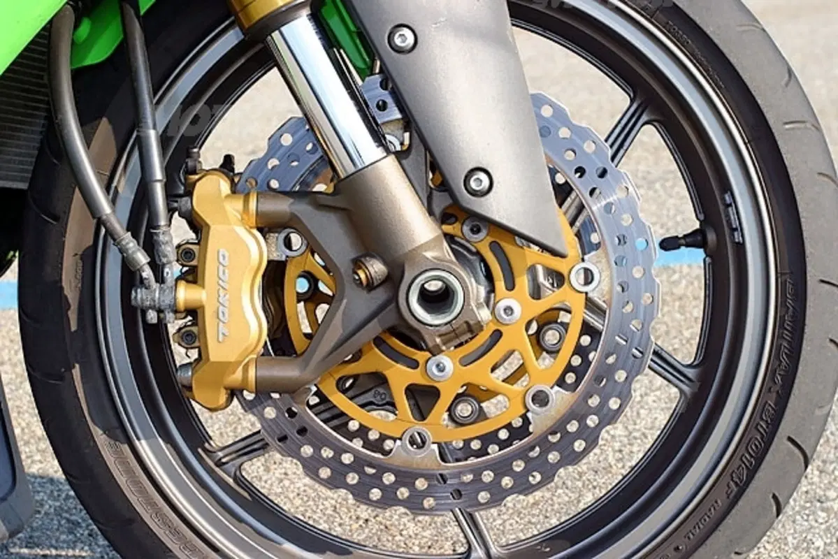 KAWASAKI Ninja 636 ZX-6R (11)