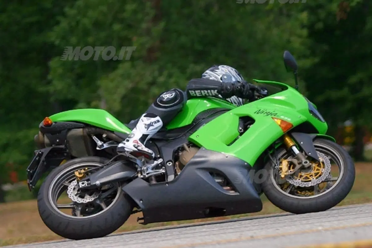 KAWASAKI Ninja 636 ZX-6R (14)