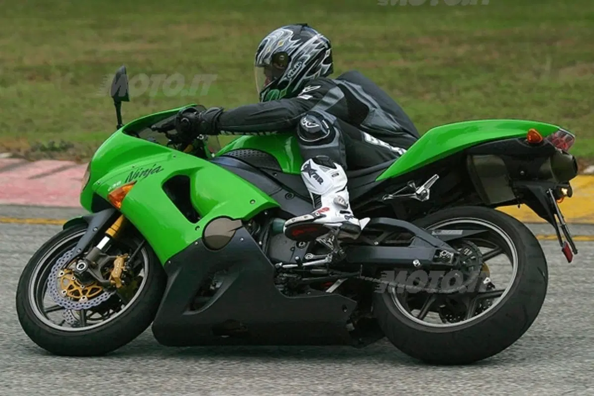 KAWASAKI Ninja 636 ZX-6R (17)