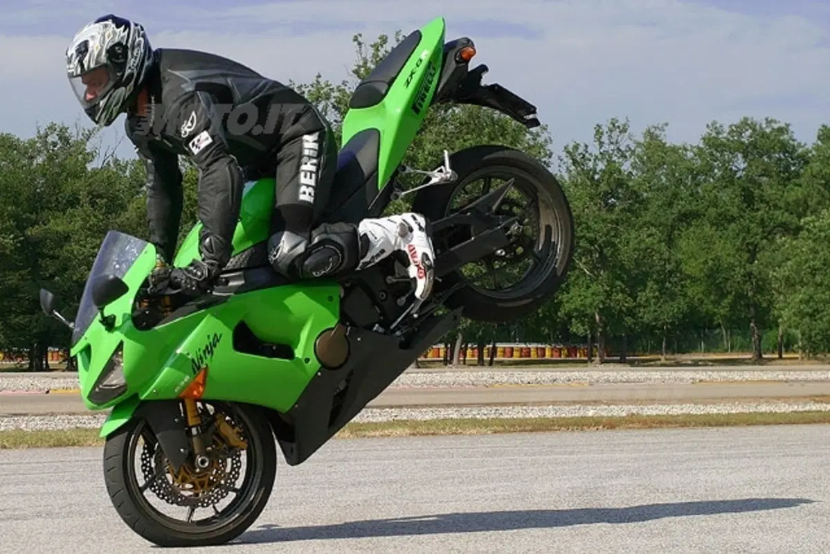KAWASAKI Ninja 636 ZX-6R (19)
