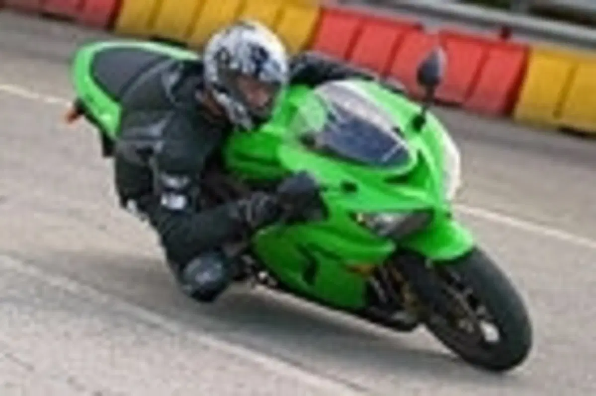 KAWASAKI Ninja 636 ZX-6R (20)