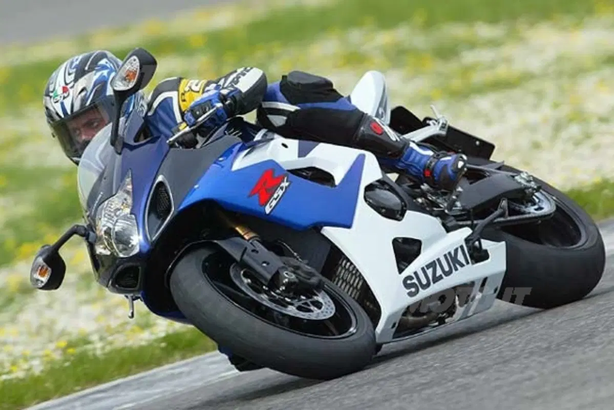 SUZUKI GSX R 1000 (2)