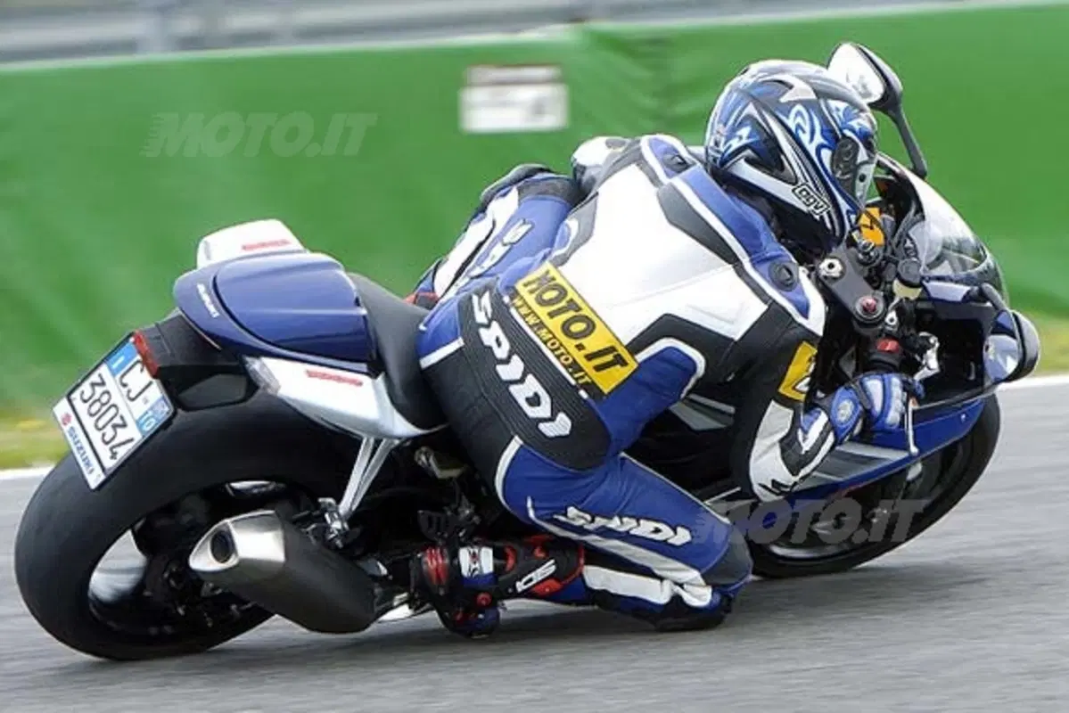 SUZUKI GSX R 1000 (6)