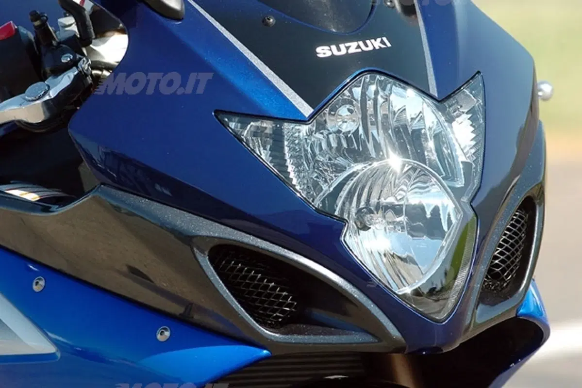 SUZUKI GSX R 1000 (9)