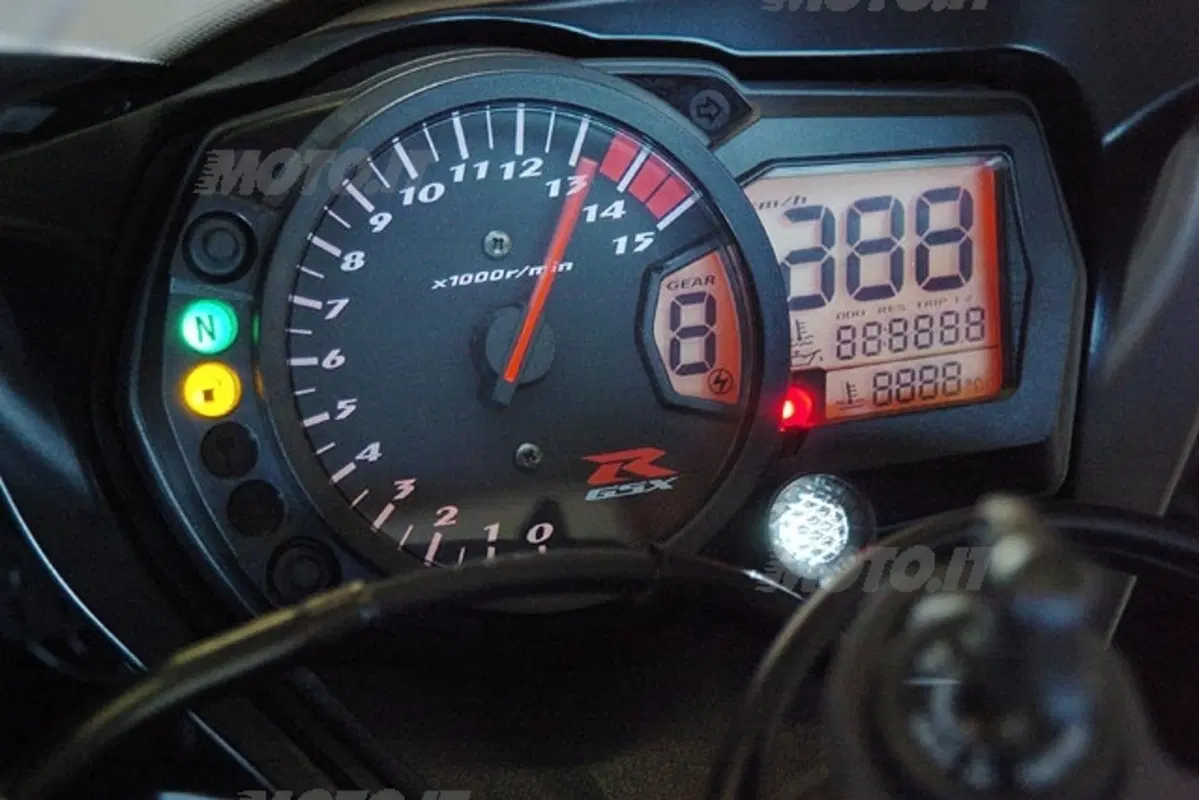 SUZUKI GSX R 1000 (10)