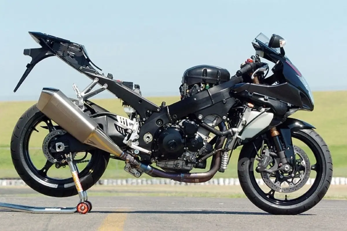 SUZUKI GSX R 1000 (16)