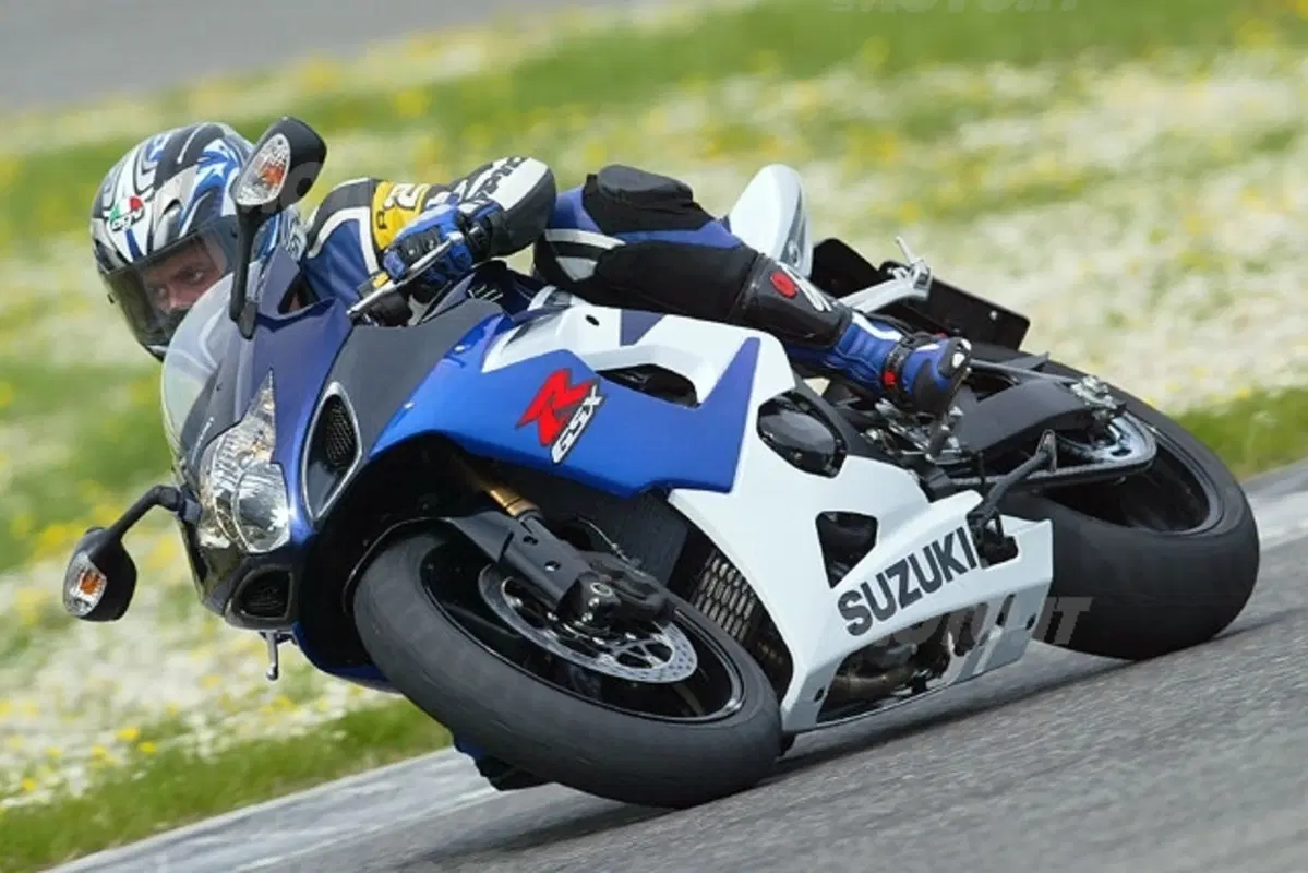 SUZUKI GSX R 1000 (18)