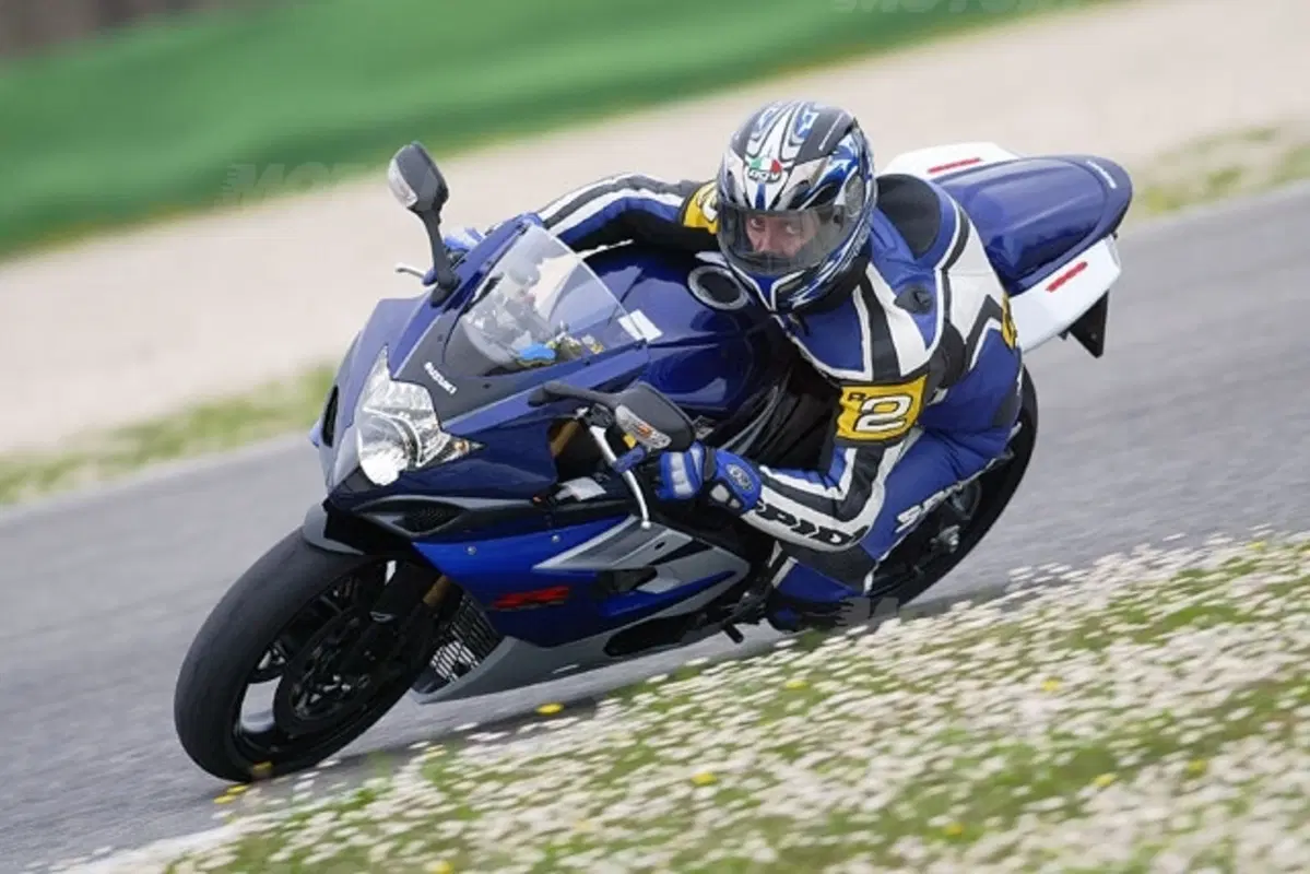 SUZUKI GSX R 1000 (19)