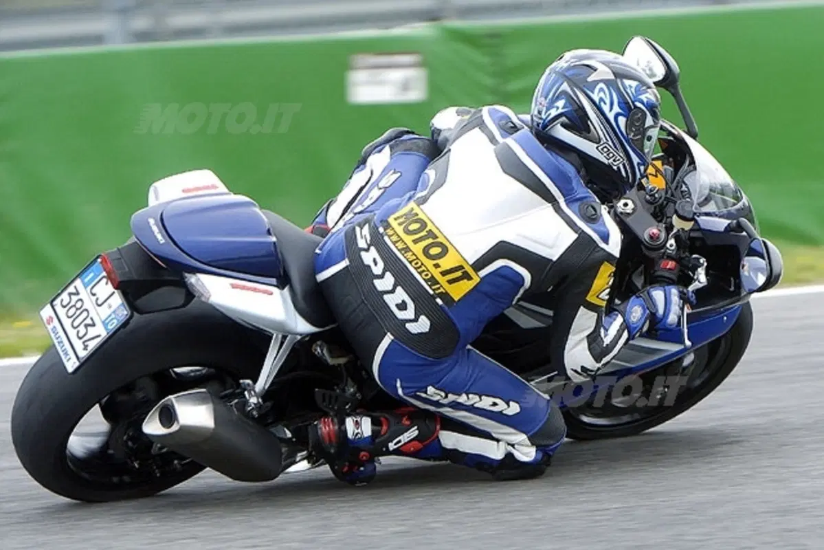 SUZUKI GSX R 1000 (20)